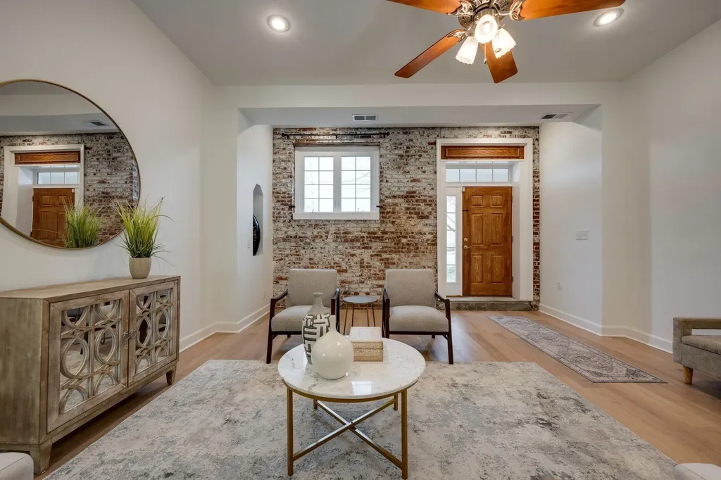 202A West College Street Dickson TN 37055