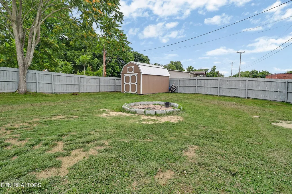 400 W Rockwood Street Rockwood TN 37854