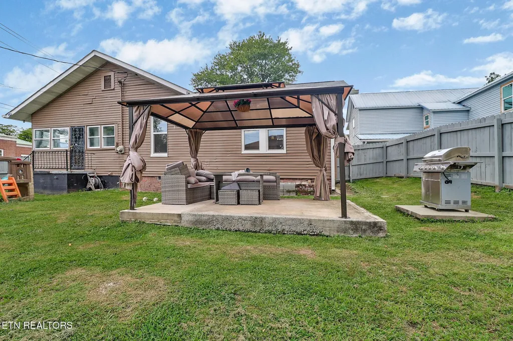 400 W Rockwood Street Rockwood TN 37854