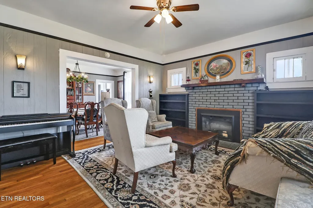 400 W Rockwood Street Rockwood TN 37854