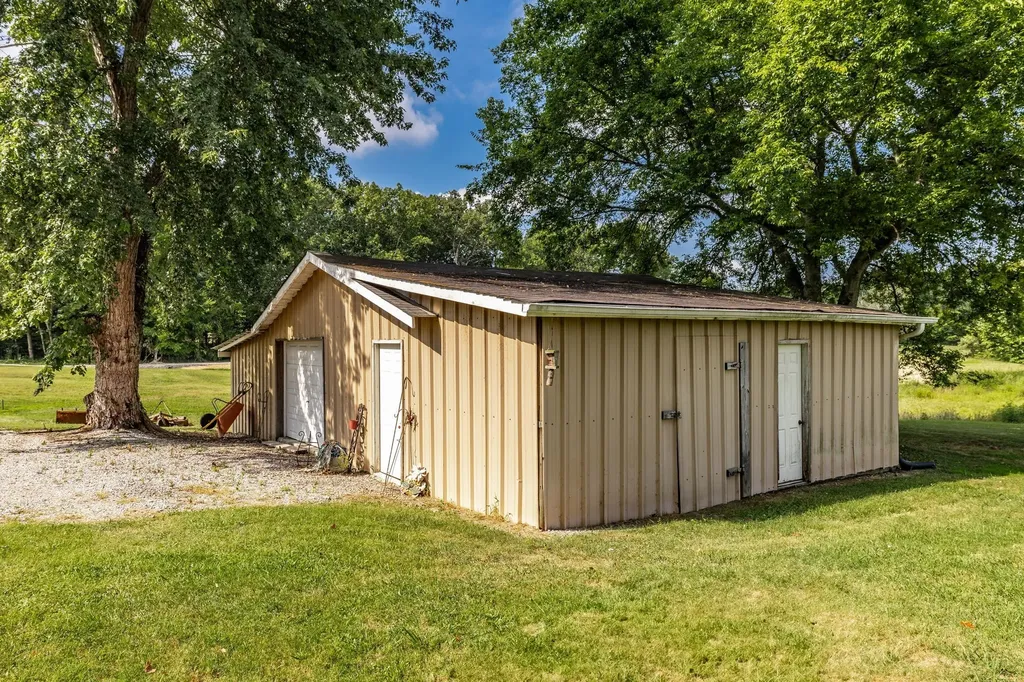 2544 S Mount Pleasant Road Greenbrier TN 37073