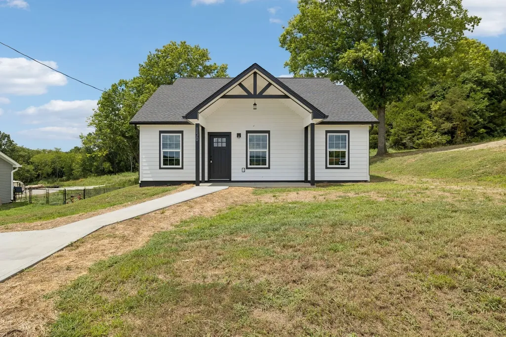 150 Alice Preston Loop Gordonsville TN 38563