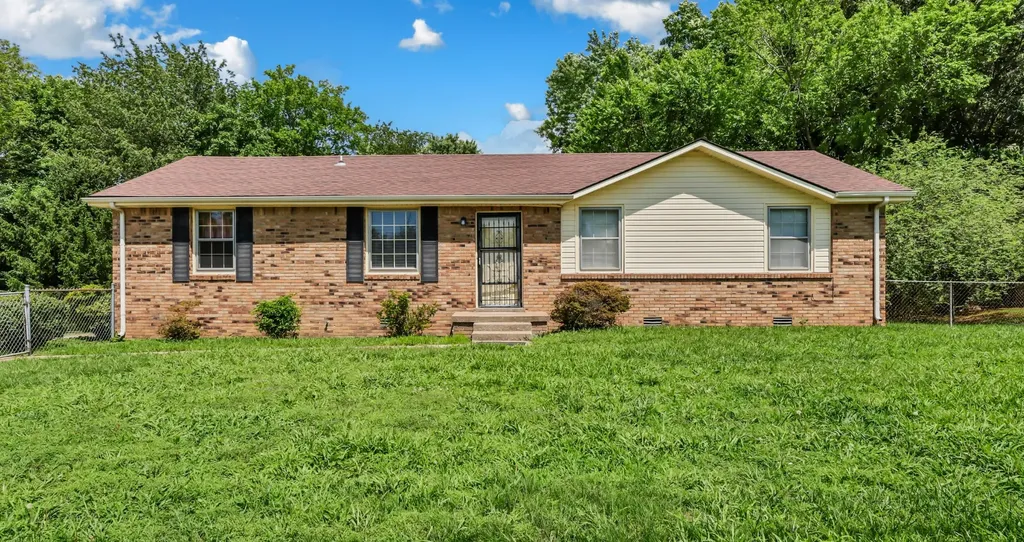 2706 Dove Court Clarksville TN 37040