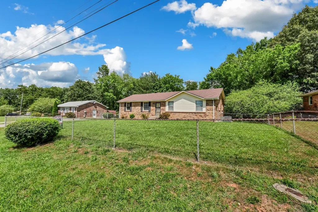2706 Dove Court Clarksville TN 37040