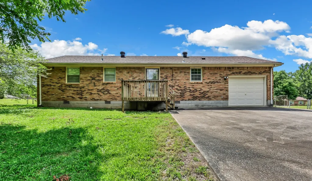 2706 Dove Court Clarksville TN 37040