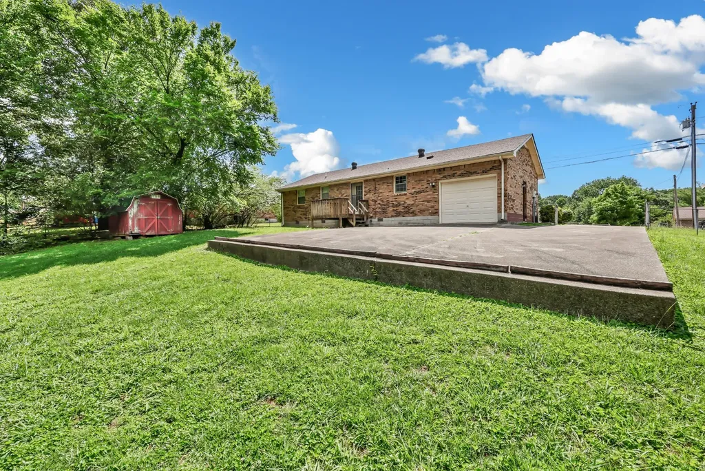 2706 Dove Court Clarksville TN 37040