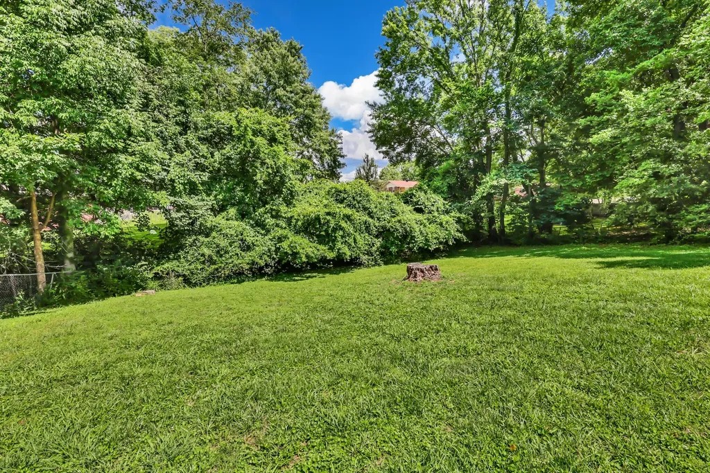 2706 Dove Court Clarksville TN 37040