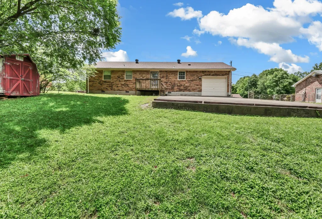 2706 Dove Court Clarksville TN 37040