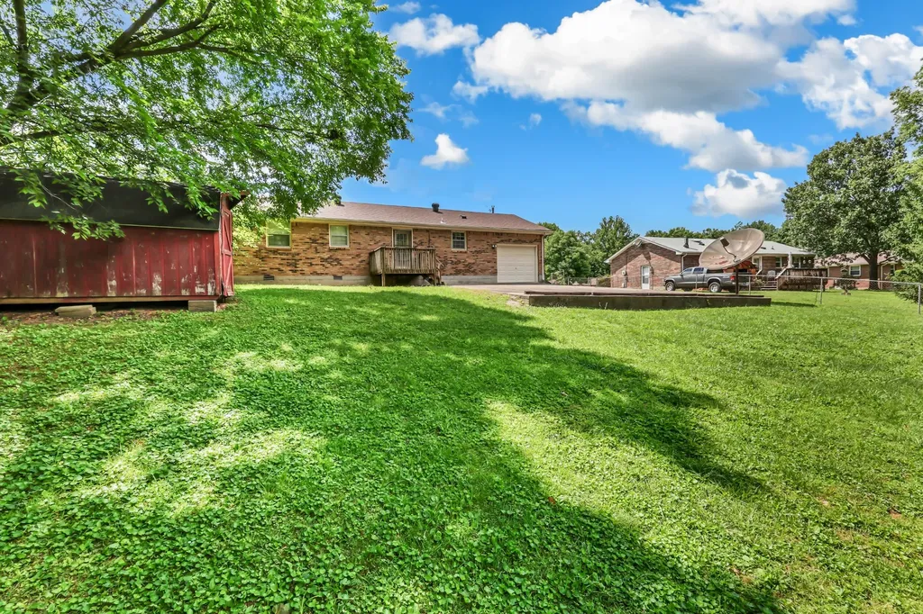 2706 Dove Court Clarksville TN 37040
