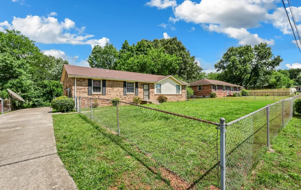 2706 Dove Court Clarksville TN 37040