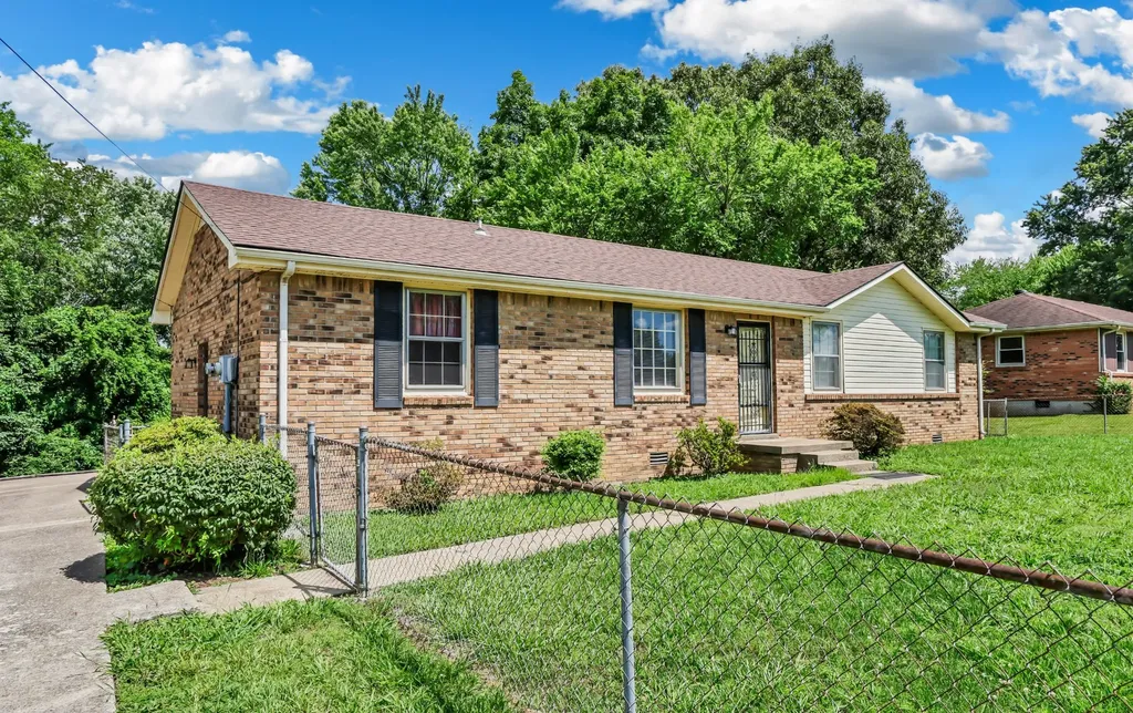 2706 Dove Court Clarksville TN 37040