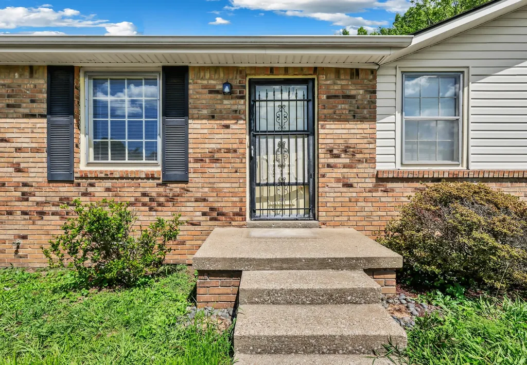 2706 Dove Court Clarksville TN 37040