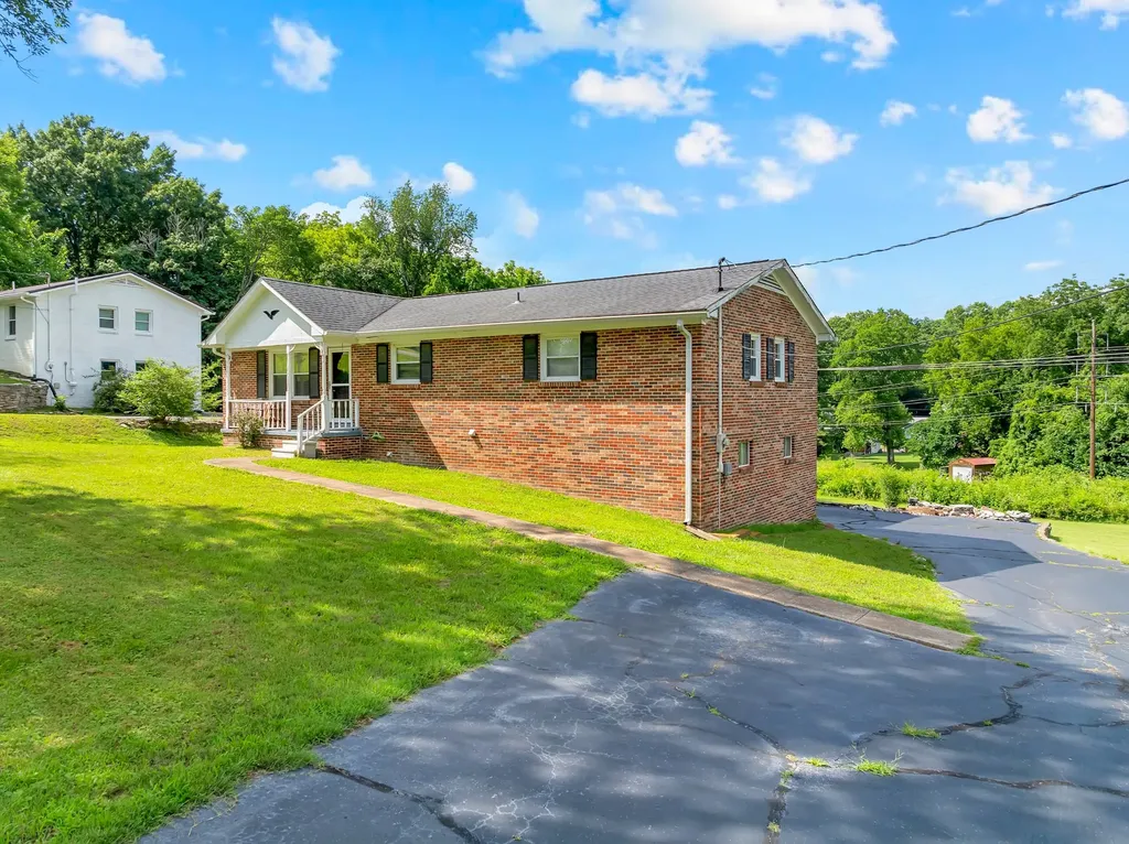 308 Lake Drive Columbia TN 38401
