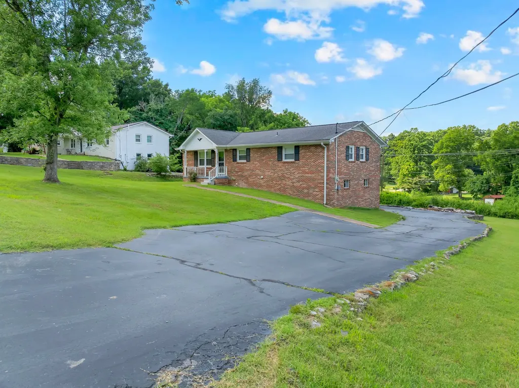 308 Lake Drive Columbia TN 38401