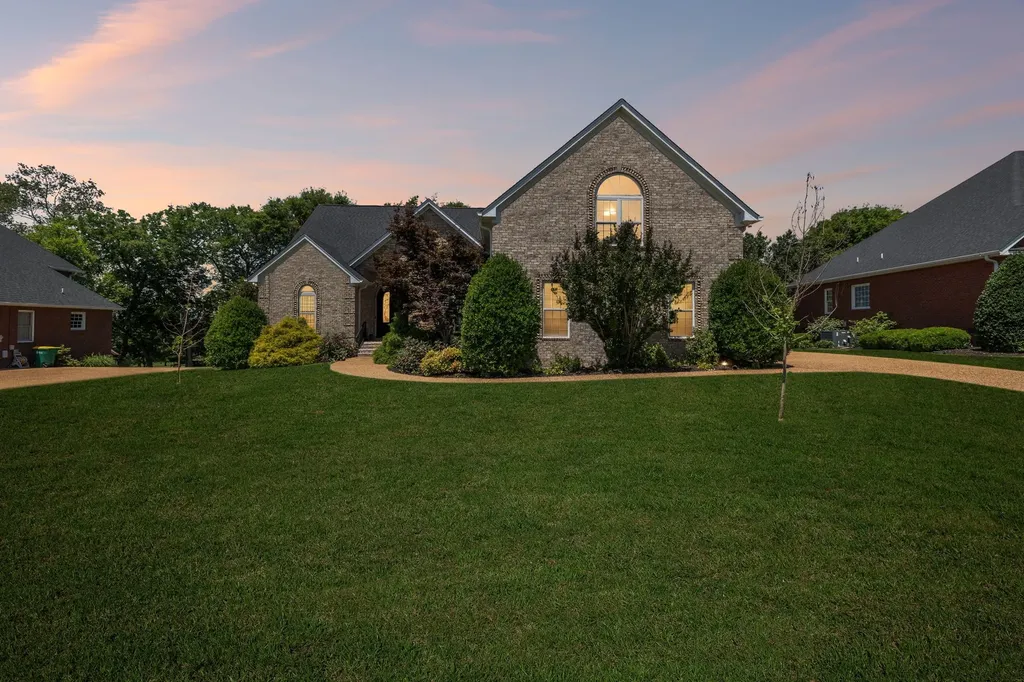 402 Five Oaks Boulevard Lebanon TN 37087