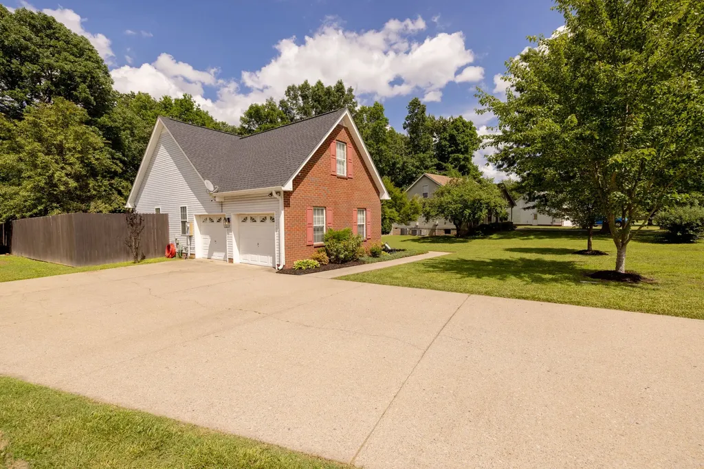 2027 Skyline Drive Goodlettsville TN 37072