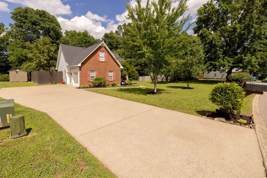 2027 Skyline Drive Goodlettsville TN 37072