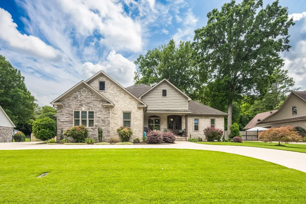 32 Sunhaven Drive Jackson TN 38305