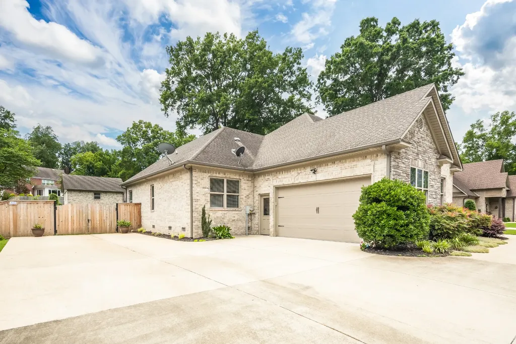 32 Sunhaven Drive Jackson TN 38305