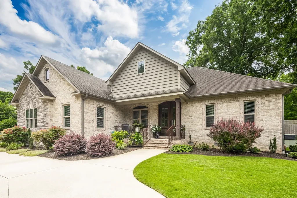 32 Sunhaven Drive Jackson TN 38305