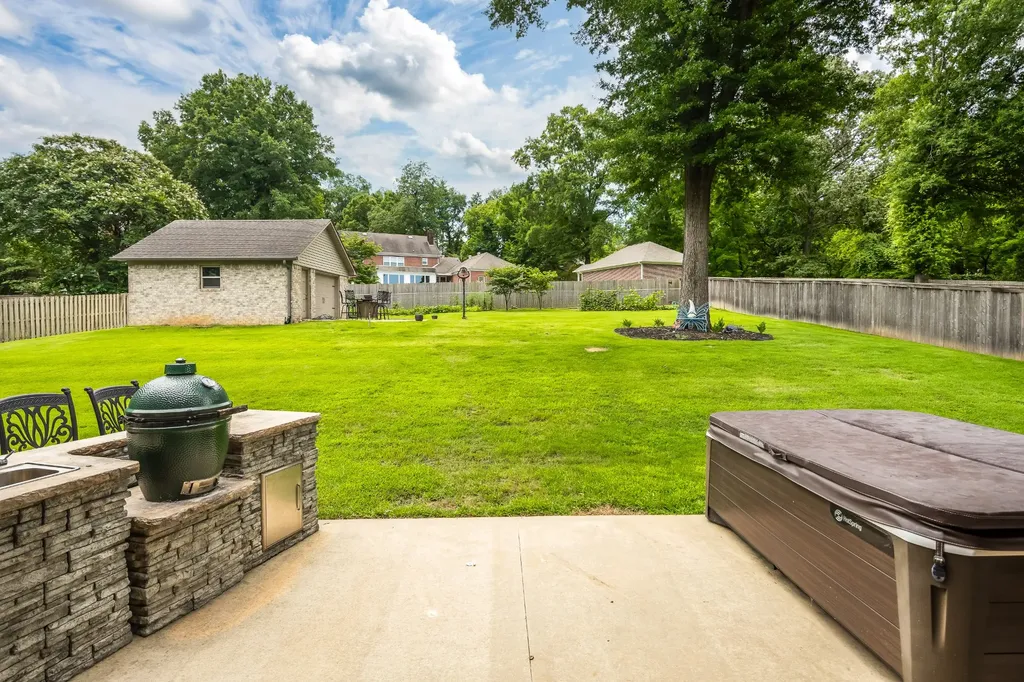 32 Sunhaven Drive Jackson TN 38305
