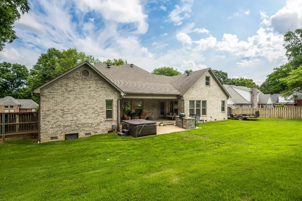 32 Sunhaven Drive Jackson TN 38305