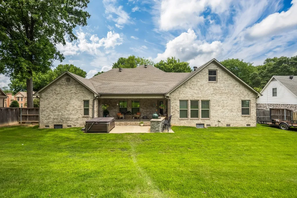 32 Sunhaven Drive Jackson TN 38305