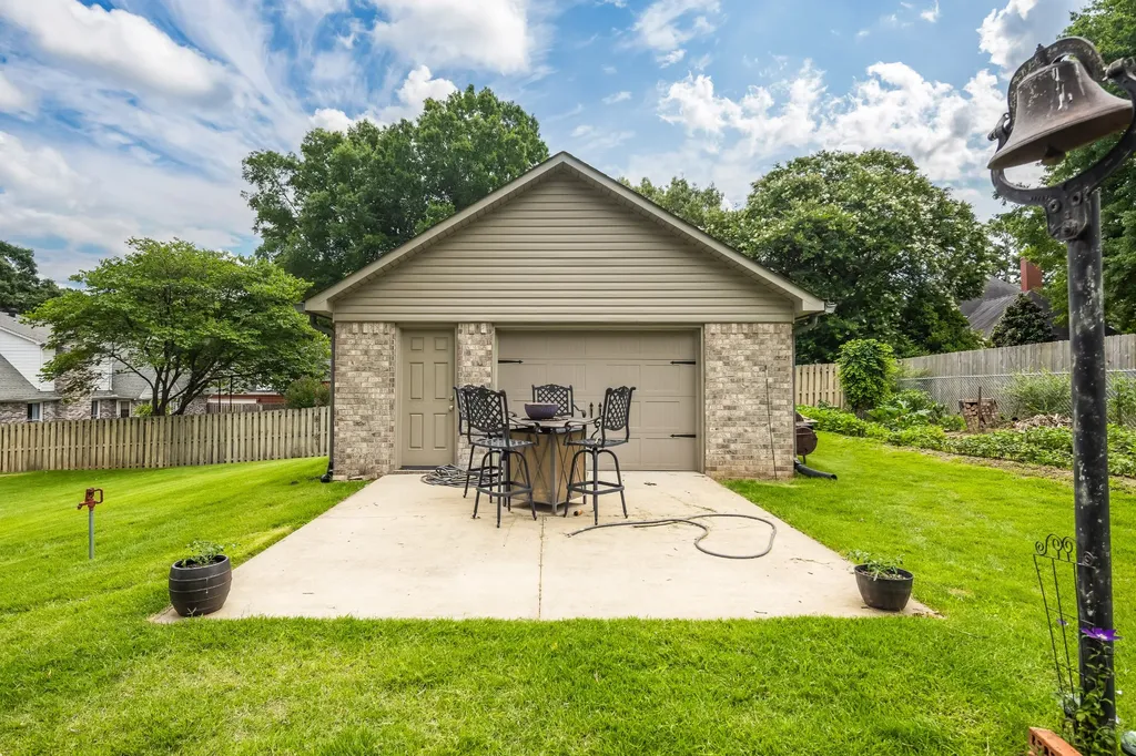 32 Sunhaven Drive Jackson TN 38305