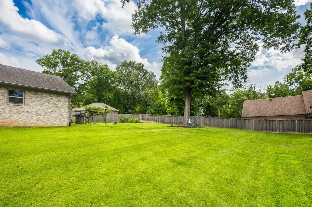 32 Sunhaven Drive Jackson TN 38305