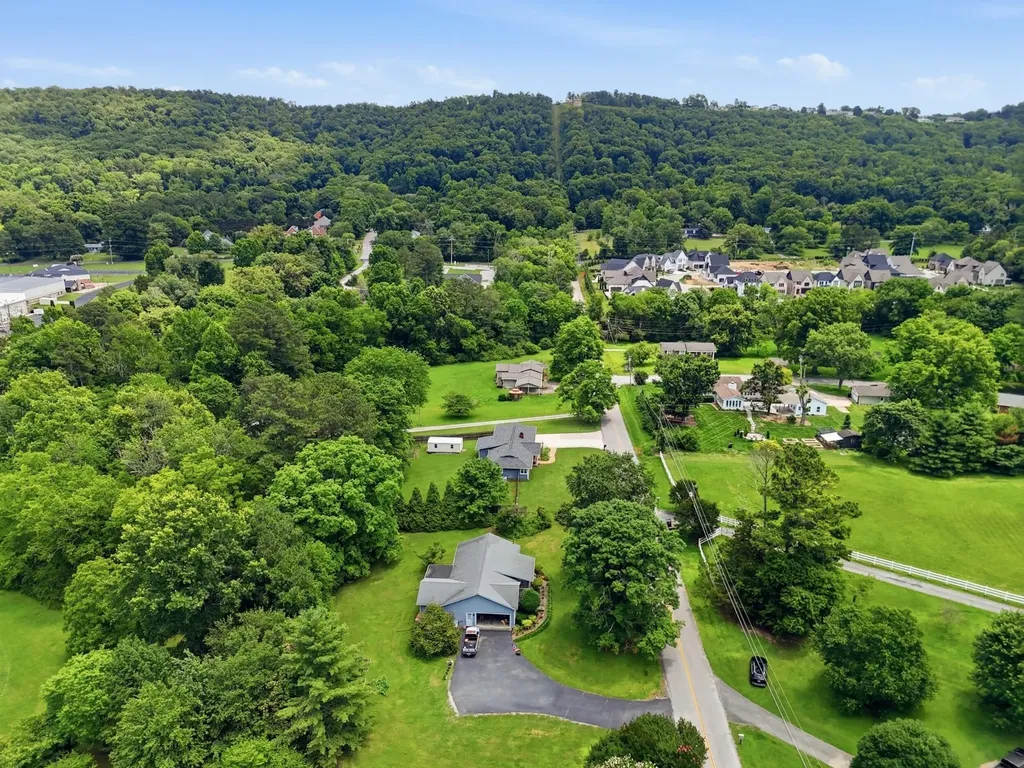 9417 Bennie Lane Ooltewah TN 37363