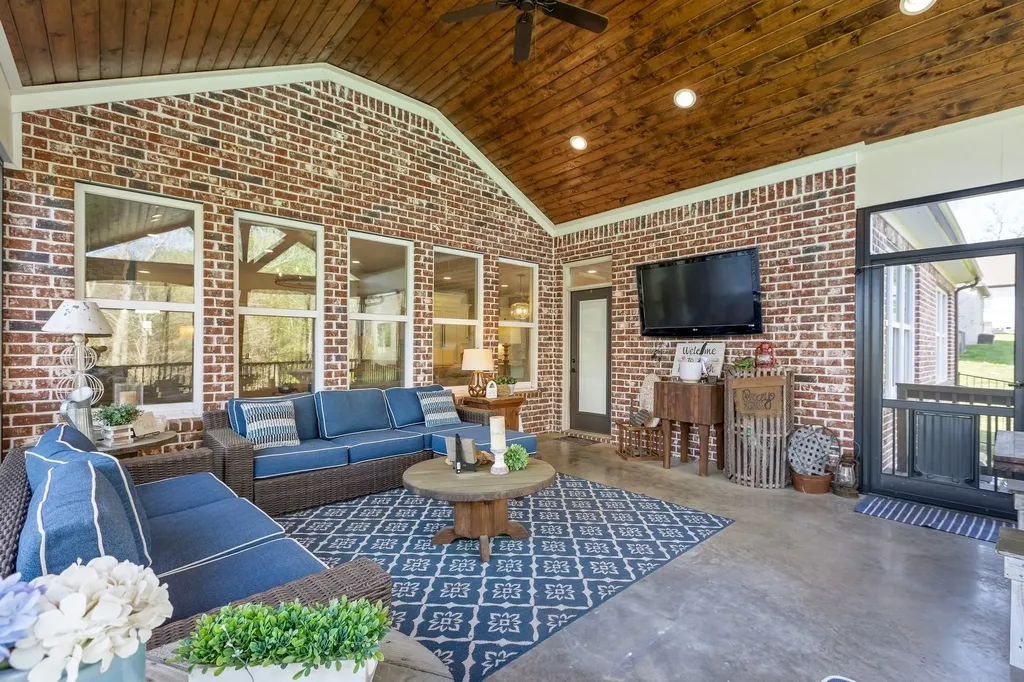 1070 Hideaway Road Columbia TN 38401