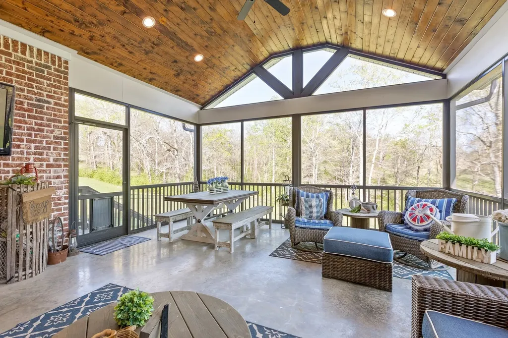 1070 Hideaway Road Columbia TN 38401