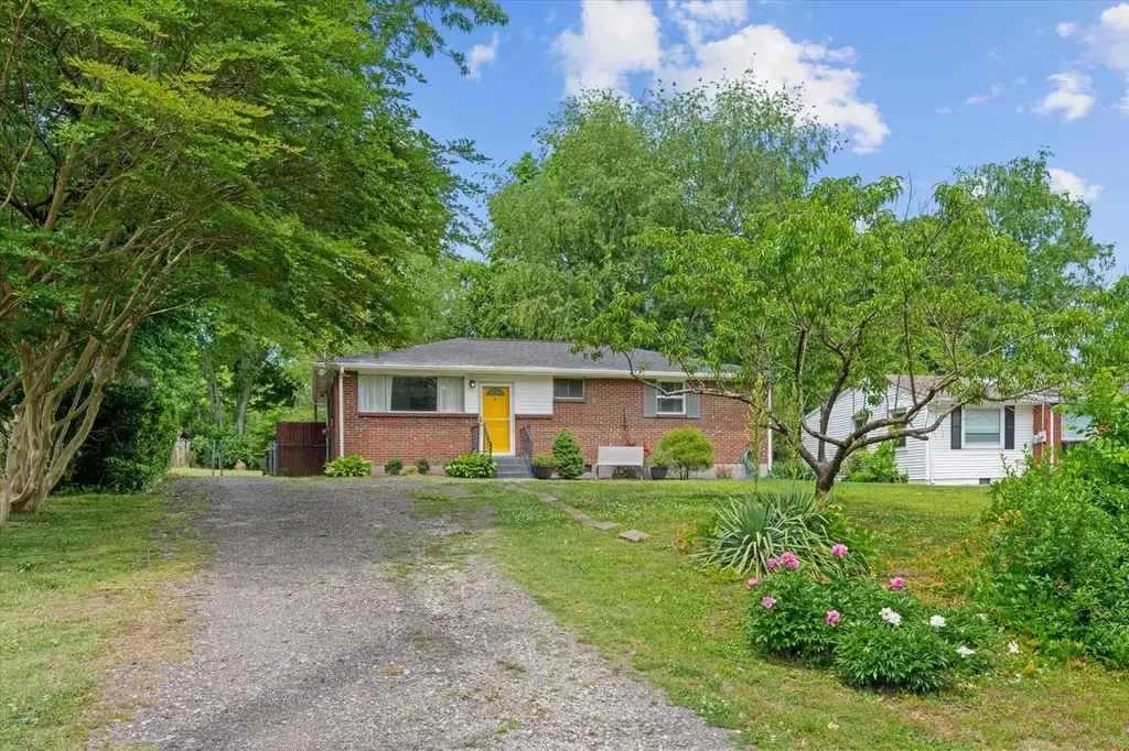 2920 Twin Lawn Drive Nashville TN 37214