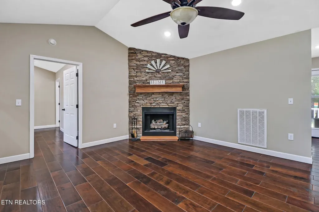 874 Deer Lodge Highway Clarkrange TN 38553