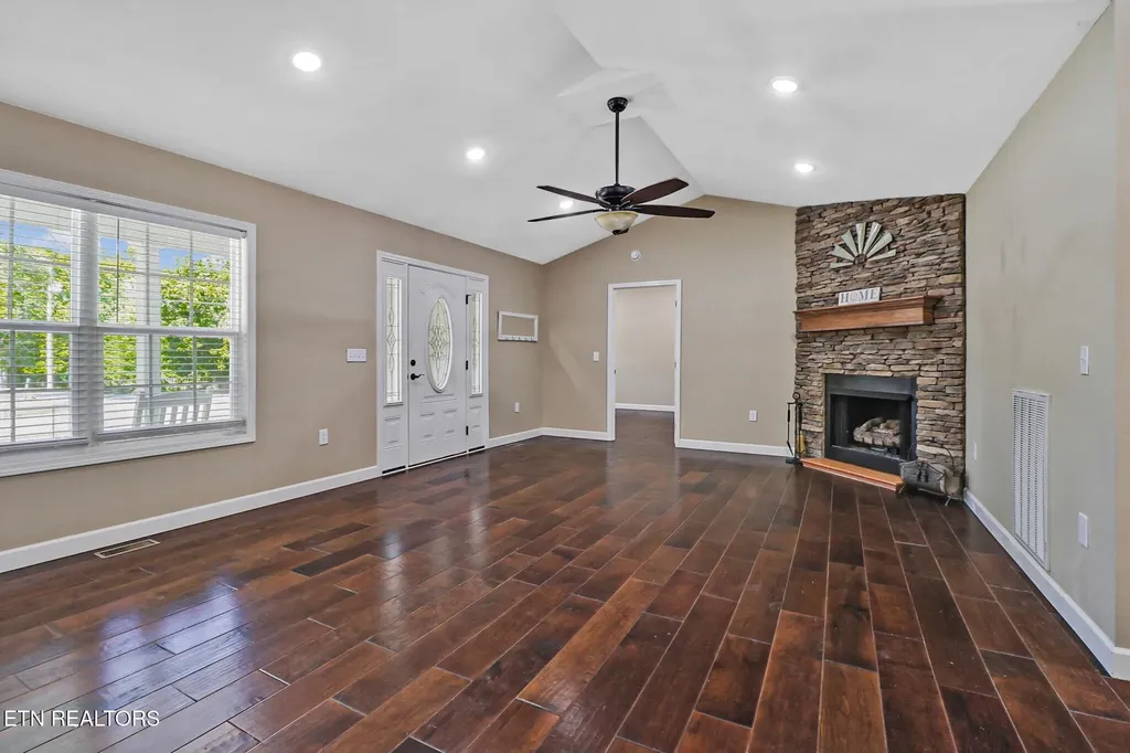 874 Deer Lodge Highway Clarkrange TN 38553