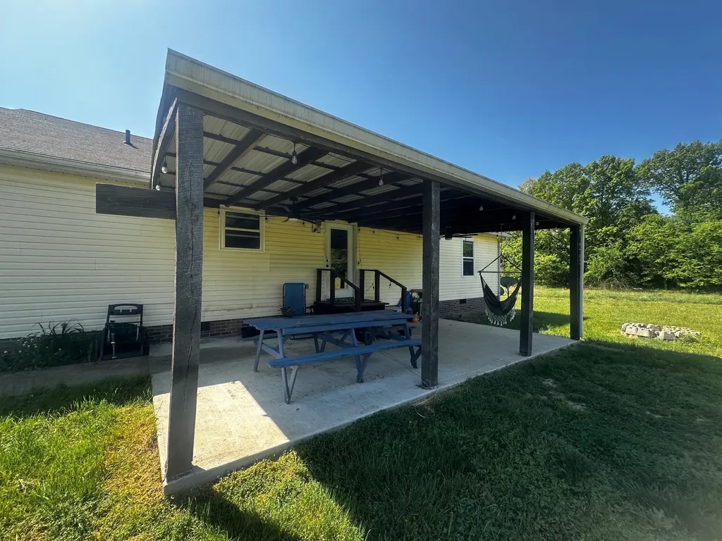 831 Philippi Road Wartrace TN 37183