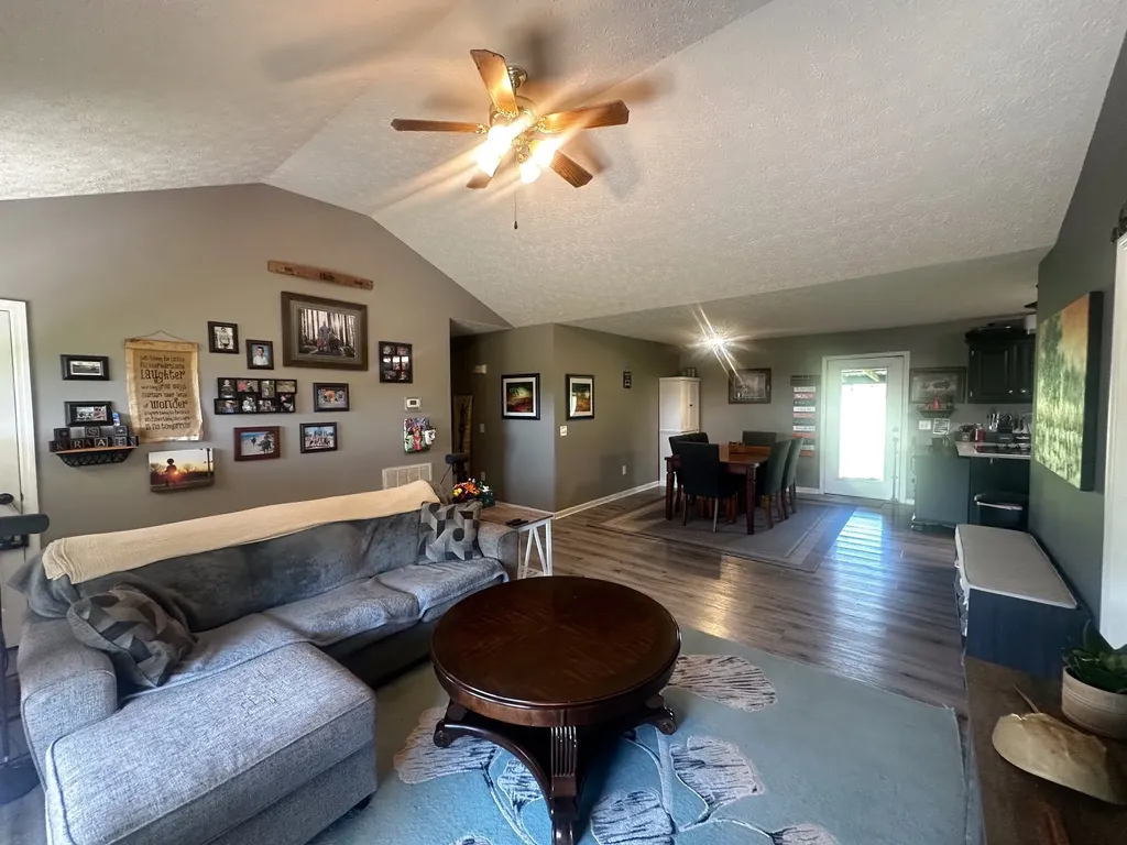 831 Philippi Road Wartrace TN 37183