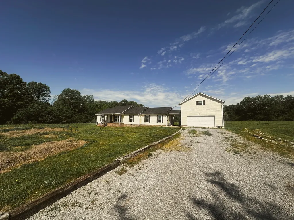 831 Philippi Road Wartrace TN 37183