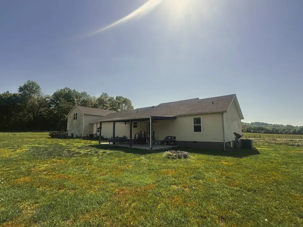 831 Philippi Road Wartrace TN 37183