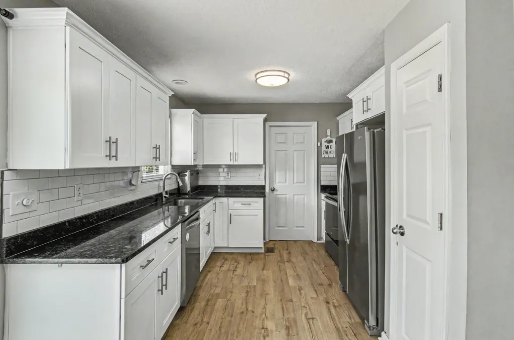 2723 Highway 12, N Chapmansboro TN 37035
