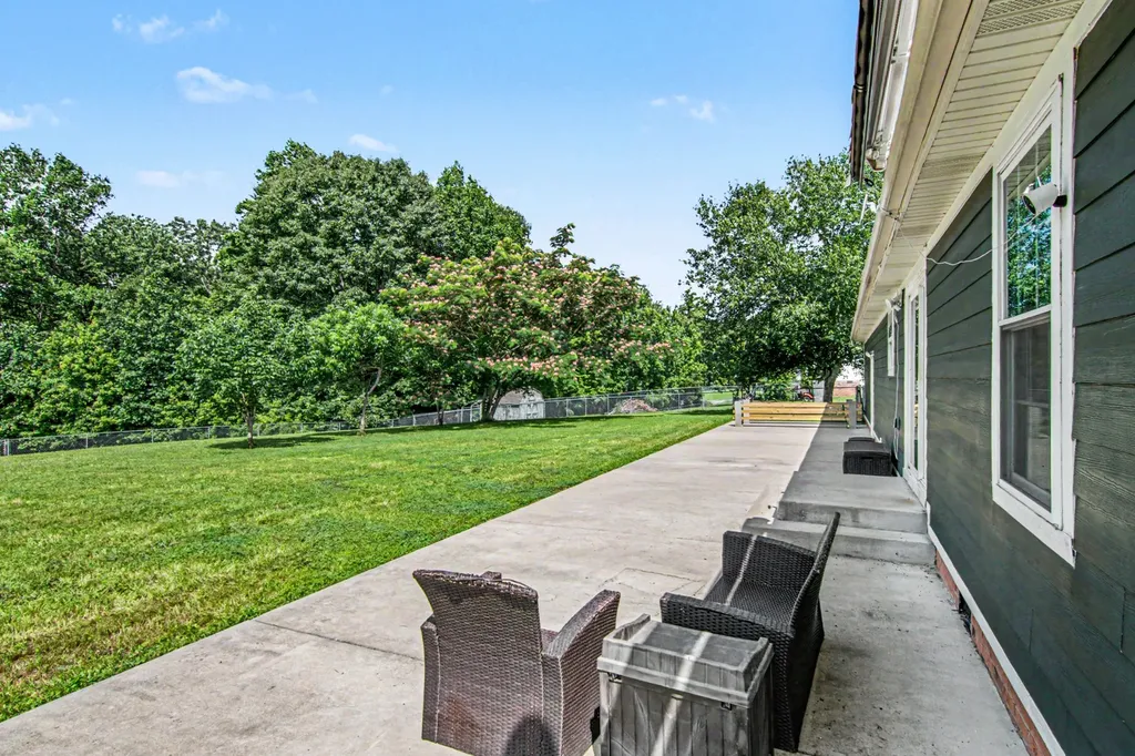 2723 Highway 12, N Chapmansboro TN 37035