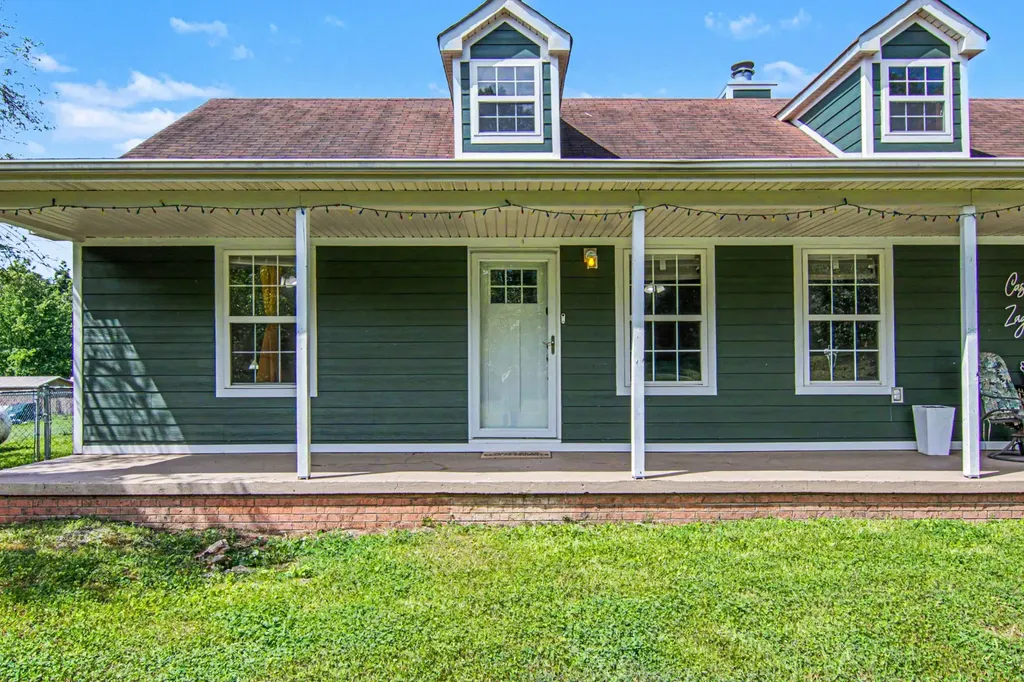 2723 Highway 12, N Chapmansboro TN 37035