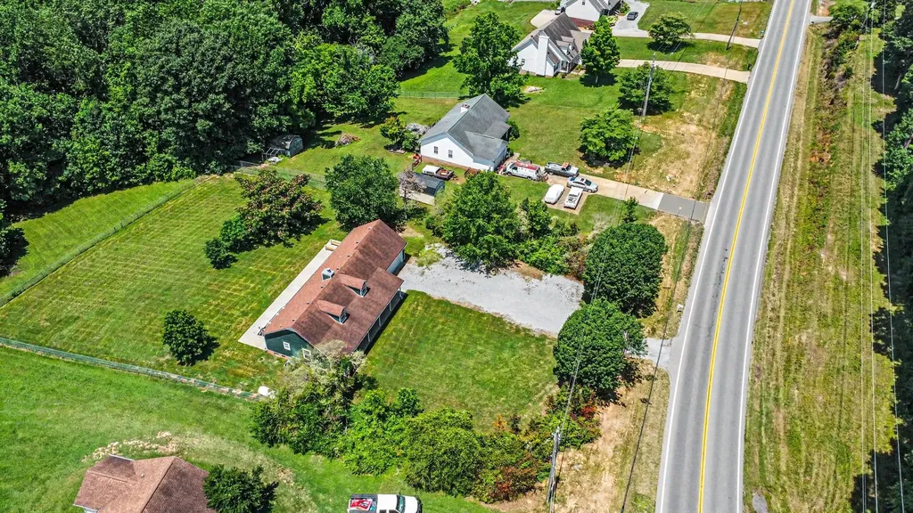 2723 Highway 12, N Chapmansboro TN 37035