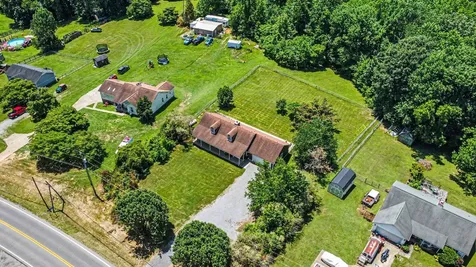 2723 Highway 12, N Chapmansboro TN 37035