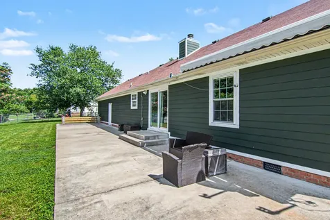 2723 Highway 12, N Chapmansboro TN 37035