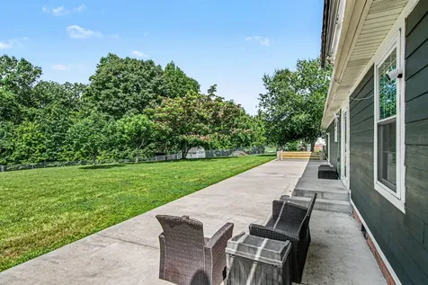 2723 Highway 12, N Chapmansboro TN 37035