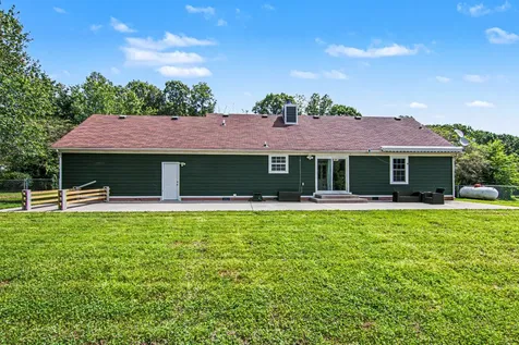 2723 Highway 12, N Chapmansboro TN 37035