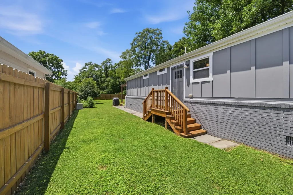 1621 14th Ave, N Nashville TN 37208
