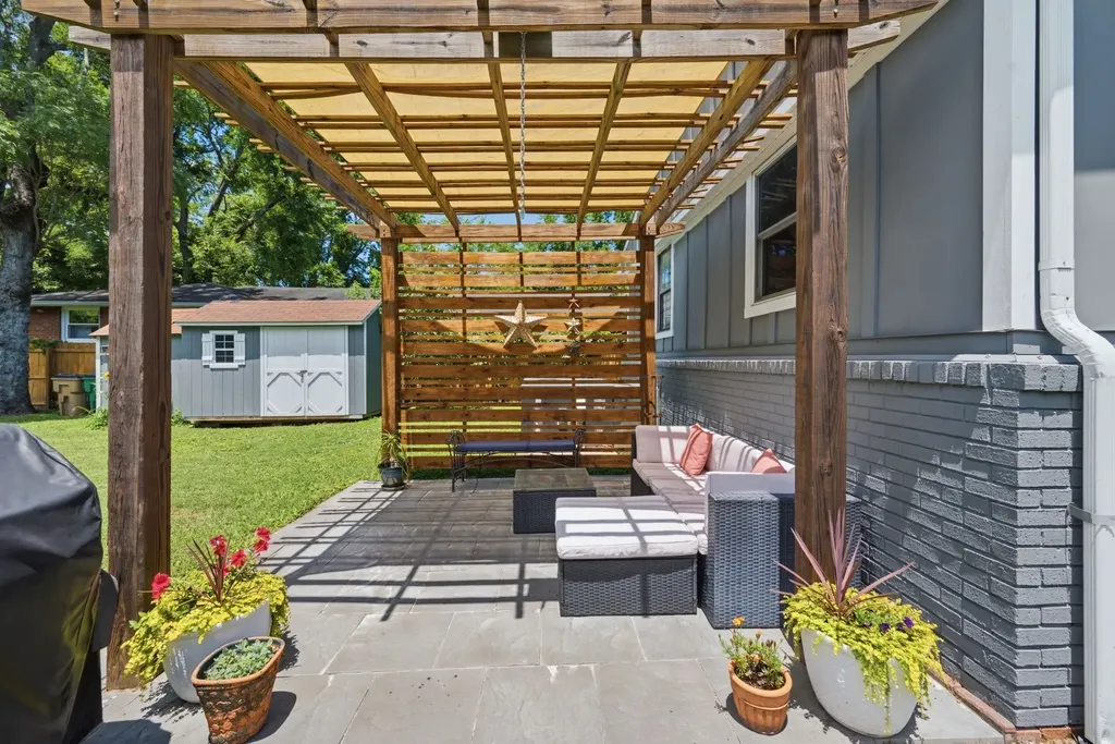 1621 14th Ave, N Nashville TN 37208