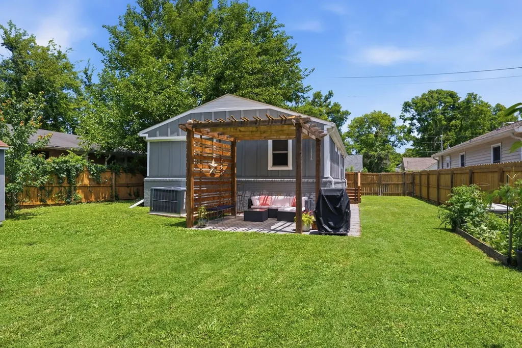 1621 14th Ave, N Nashville TN 37208